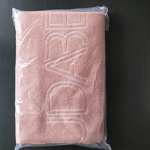 HUDA Beauty Beach Towel Tan & White - Picture 2 of 3